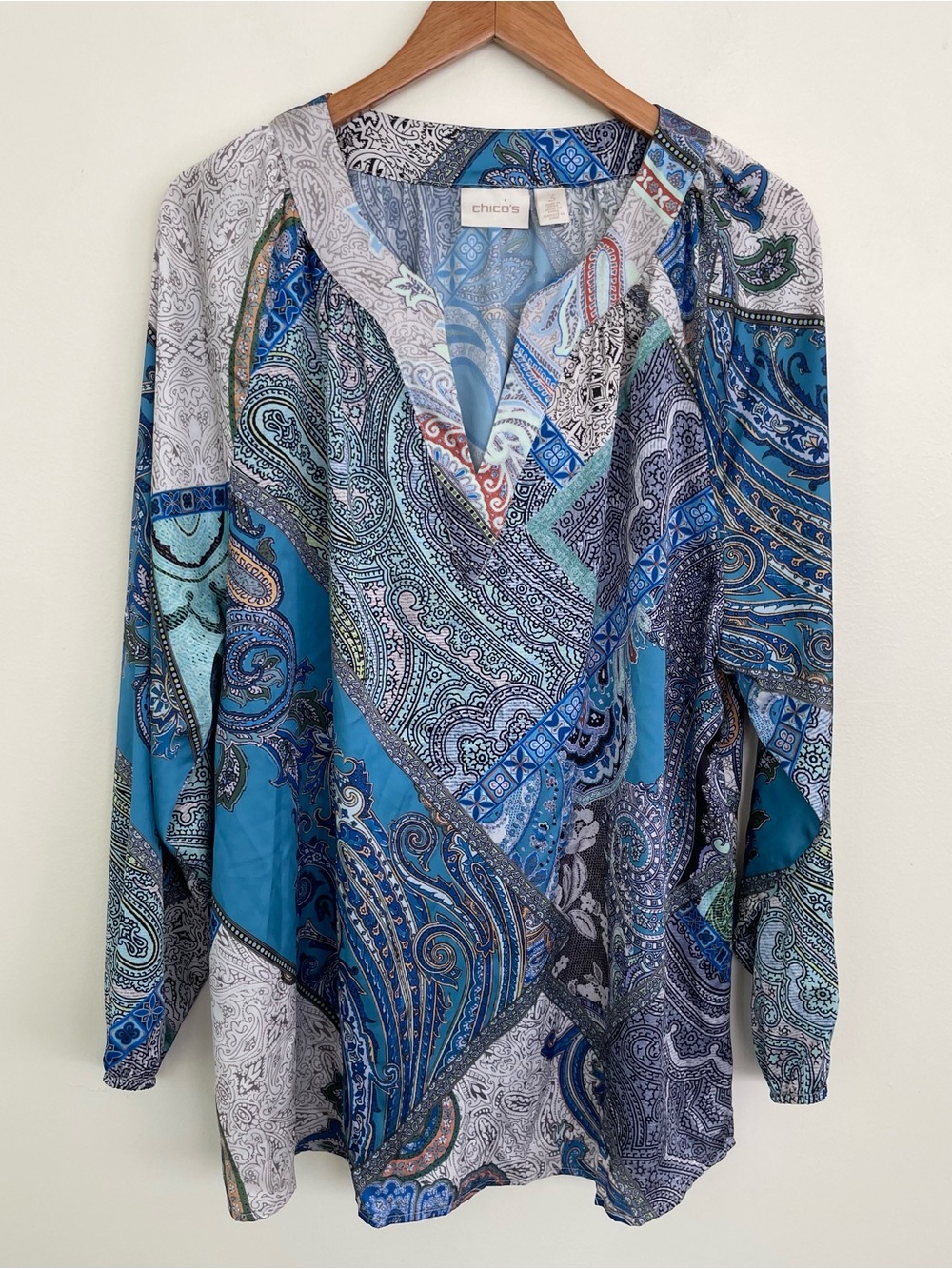 Chico’s Paisley Patchwork Satin Vneck Long Sleeve Blouse sz 3 XL Blue White